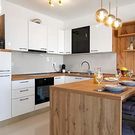 Sunny Island Apartman *